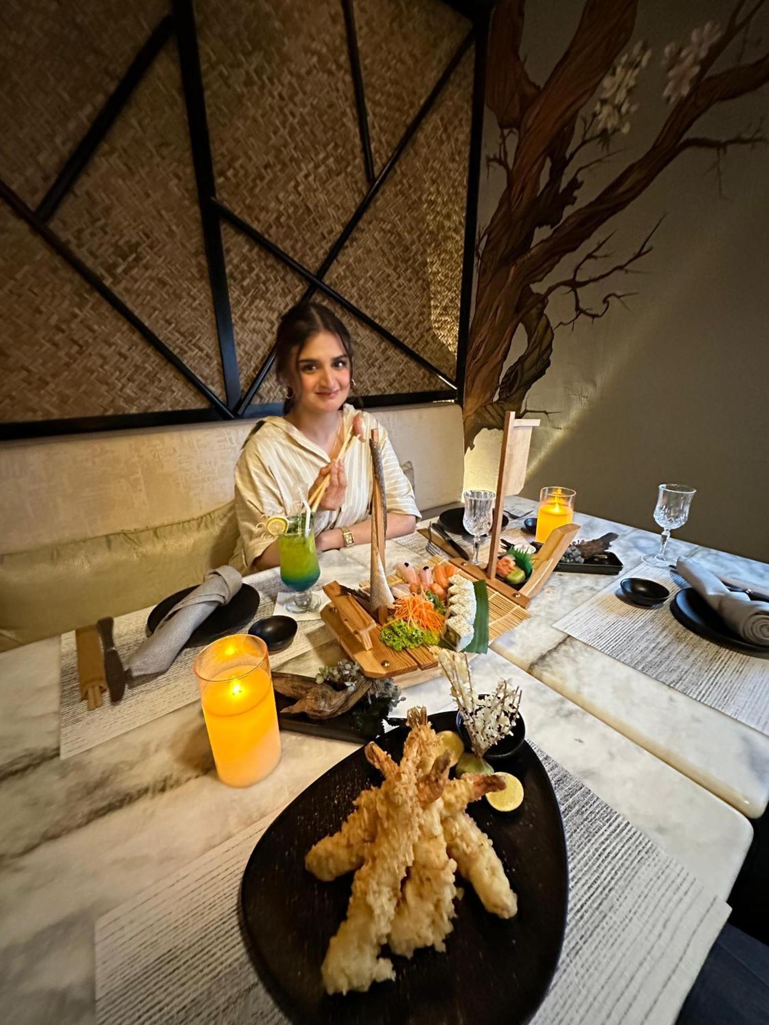 The Nishat Hotel Johar Town Lahore Exteriér fotografie A woman eating at a restaurant